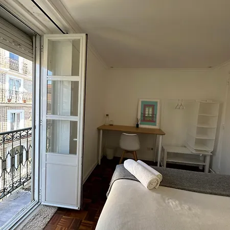 Quarto Com Wc Privativo Em Casa Partilhada