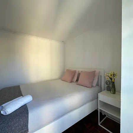 Quarto Com Wc Privativo Em Casa Partilhada Лісабон