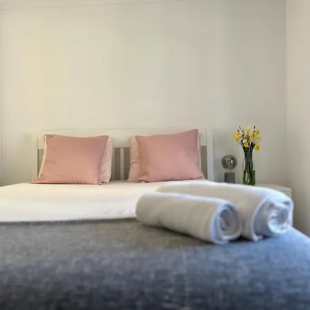 Quarto Com Wc Privativo Em Casa Partilhada Лісабон